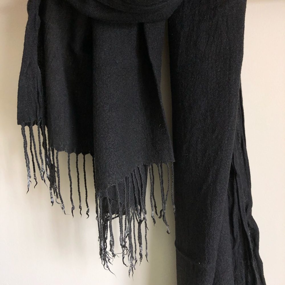 FREE🌿Basic black fringe rectangular scarf - Picture 3 of 6